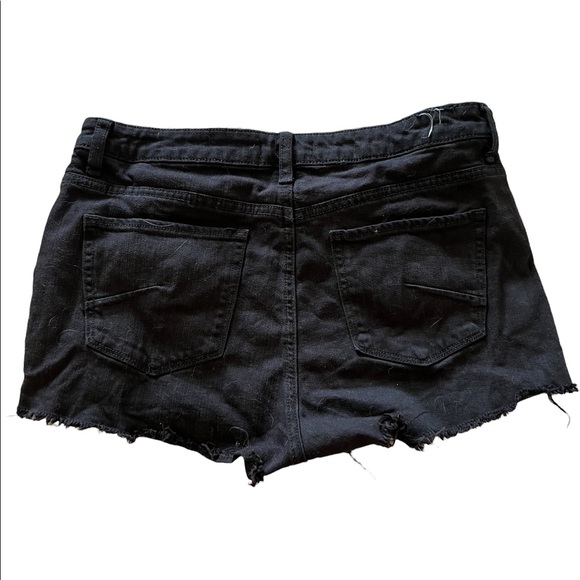 Aritzia Talula black cut off high waisted shorts size 28 - Picture 3 of 4